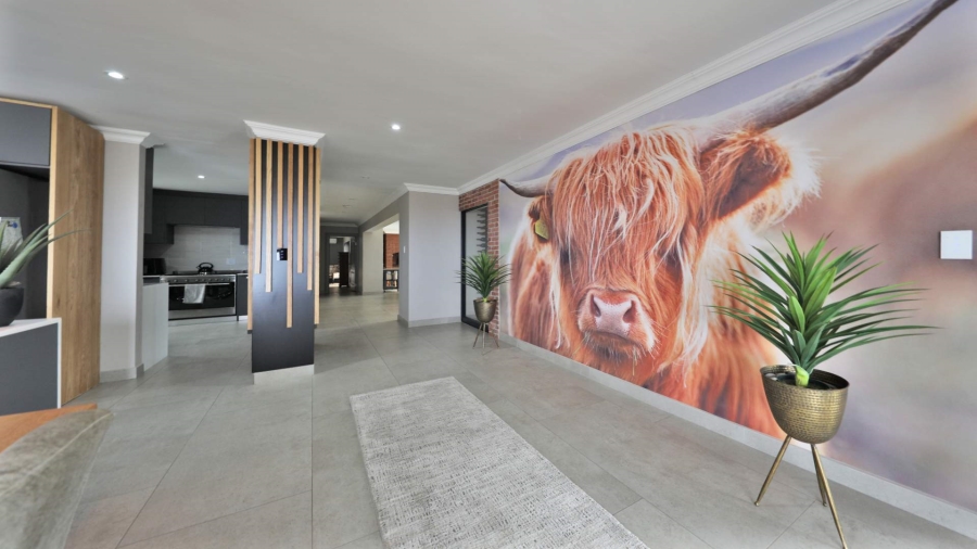 6 Bedroom Property for Sale in Plattekloof Western Cape